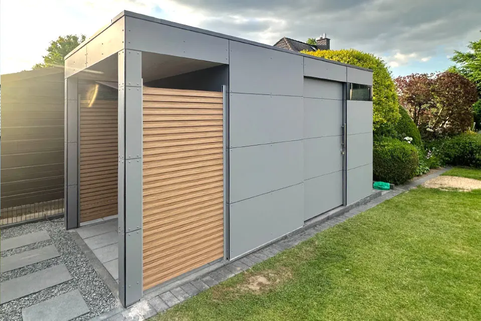Materialmix bei einem Gartenhaus