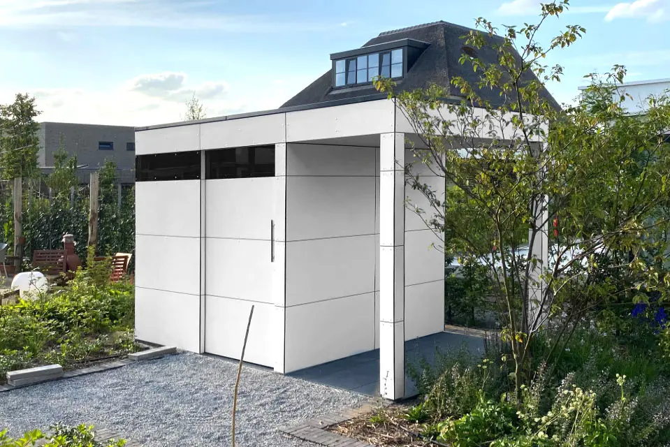 Gartenhaus Maßanfertigung mit Überdach