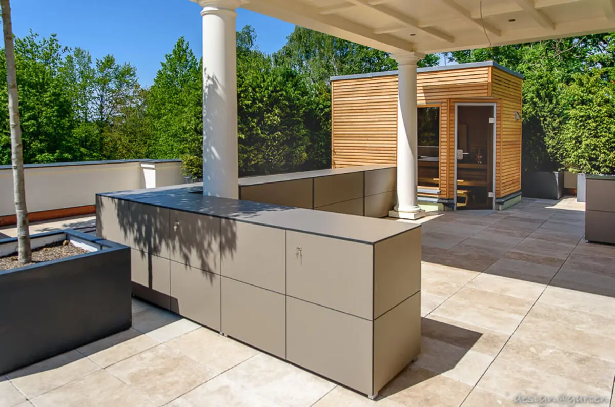 Maßangefertigter Terrassenschrank