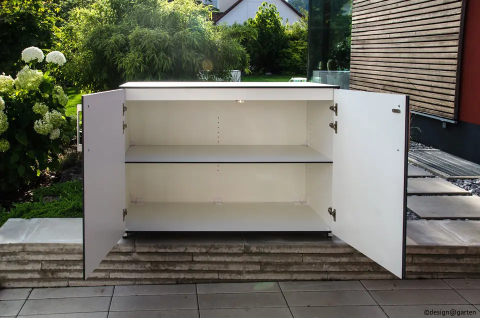 Armoire de jardin ouverte avec étagère