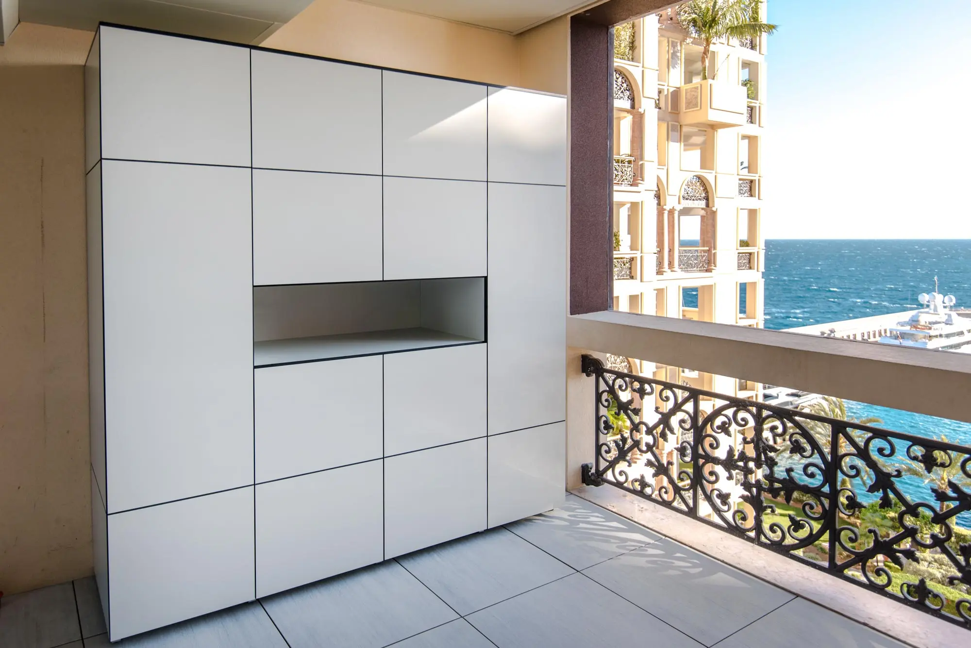 Armoire haute personnalisée en HPL