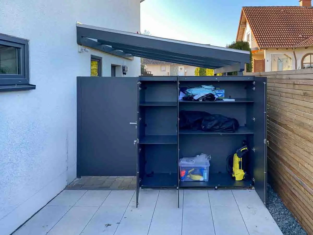 Armoire haute en HPL : vue intérieure et espace disponible