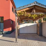 Terrassenschrank nach Maß im Carport