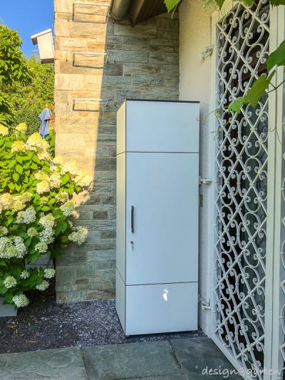 Outdoor Hochschrank auf Terrasse | design@garten