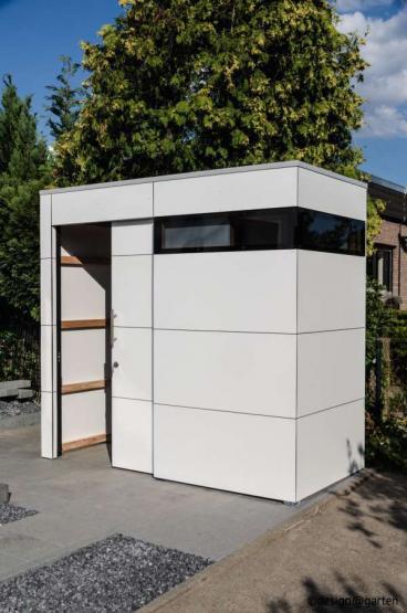 Zwei HPL Gartenhäuser vor moderner Architektur in 41450 Dormagen