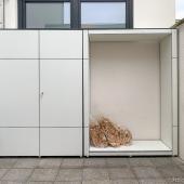 Balkonschrank mit Holzlager