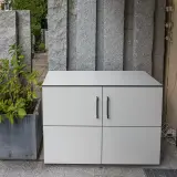 Balkonschrank in der Schweiz, Farbe Weiß