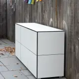 Weißer Balkonschank