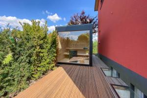 Design Gartensauna mit Panoramaverglasung  - hot black box