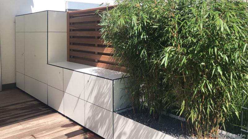 Terrassenschränke win nach Maß als Sichtschutz auf einer Doppelhaus