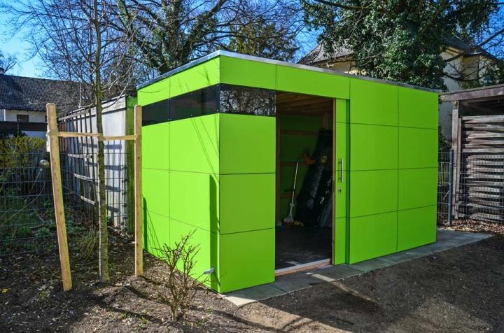 Abschließbares Fahrradhaus im eigenen Garten München designgarten