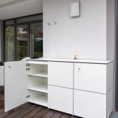 Design Gartenschrank in weiß aus HPL