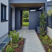Individuelles Gartenhaus mit Vordach und Durchgang als Anbau an Hauseingang Kostenanfrage