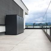 Design-Müllbox in anthrazit auf einer Dachterrasse Kostenanfrage