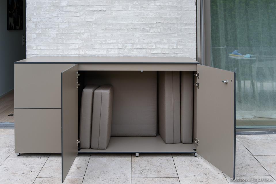 schicker Terrassenschrank für Sitzauflagen in Stuttgart Killesberg
