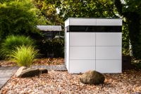 Exklusives Design Gartenhaus in weiß mit Fenstern