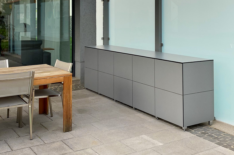Wetterfester Outdoor-Schrank für die Terrasse oder den Balkon