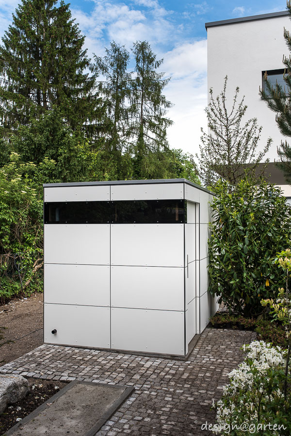 2 Gartenhäuser @gart nach Maß auf der Grundstücksgrenze zweier Neubau-Villen in Gräfelfing 2