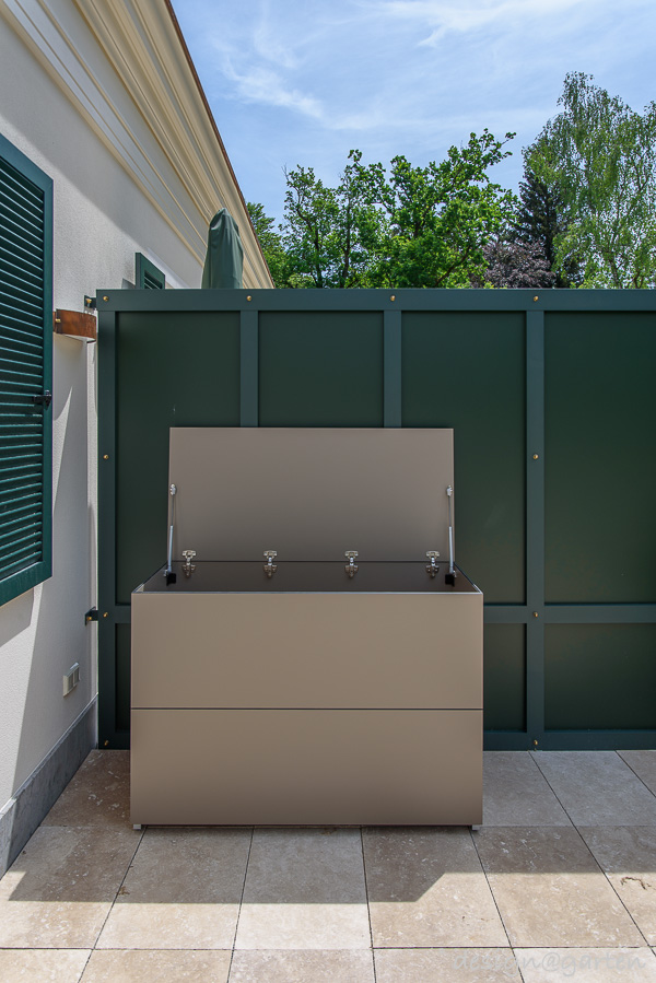 Balkonschrank mit Klappe