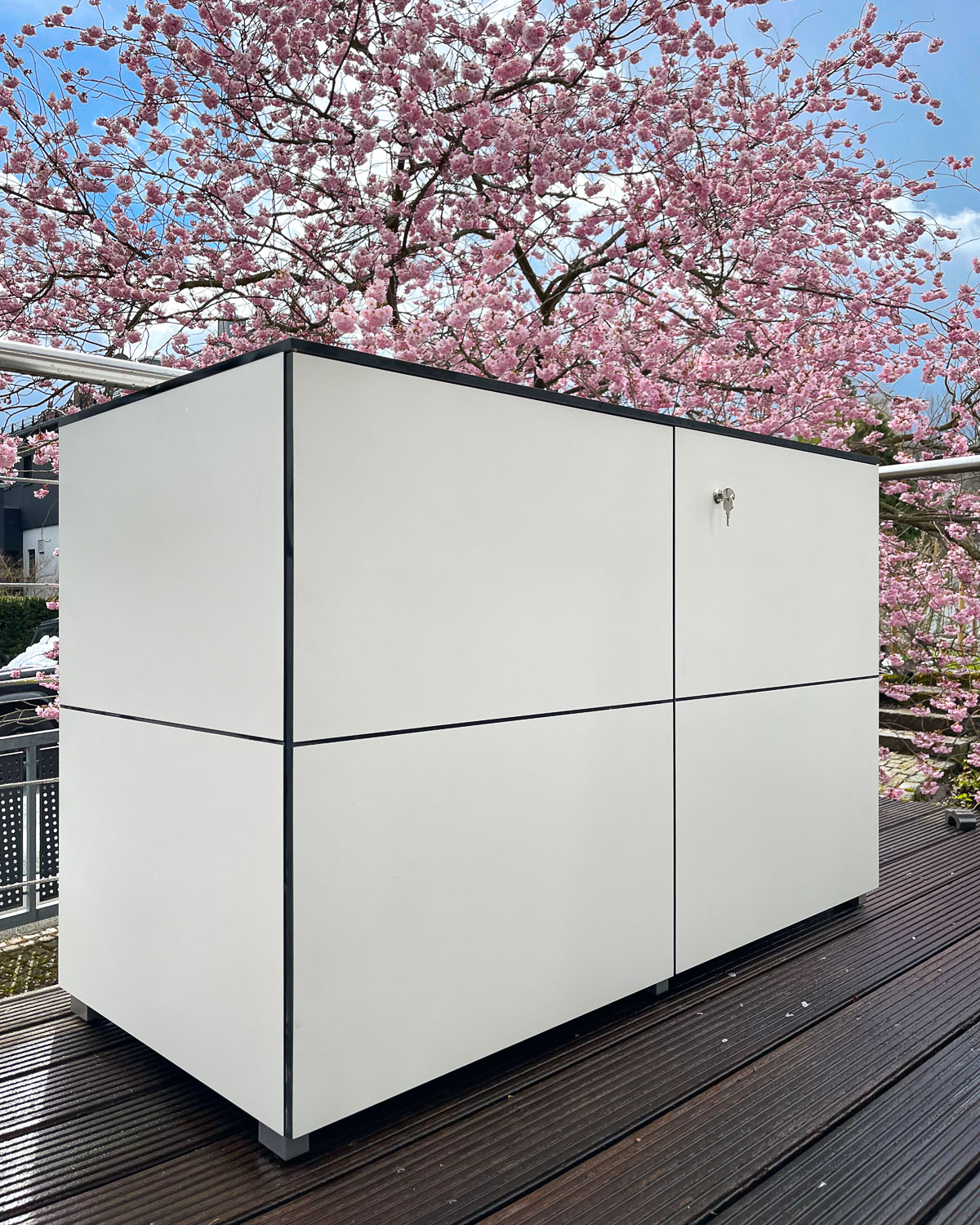 Schmuckstück: Outdoor-Sideboard @win XL 130 aus HPL auf traumhafter Terrasse 4