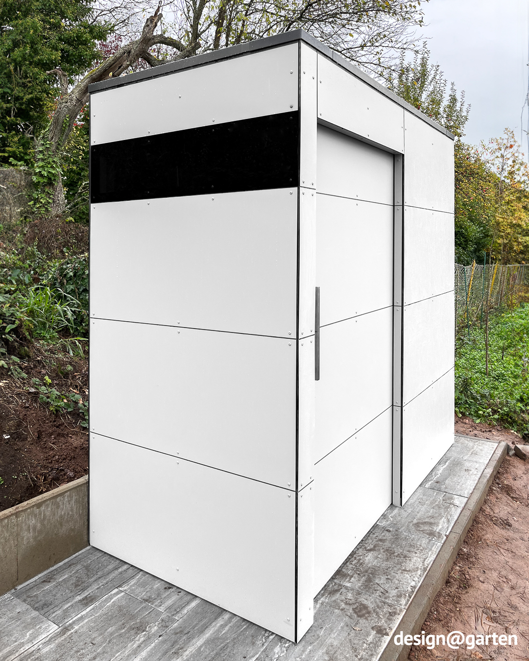 Kleines Gartenhaus aus HPL mit Flachdach 1
