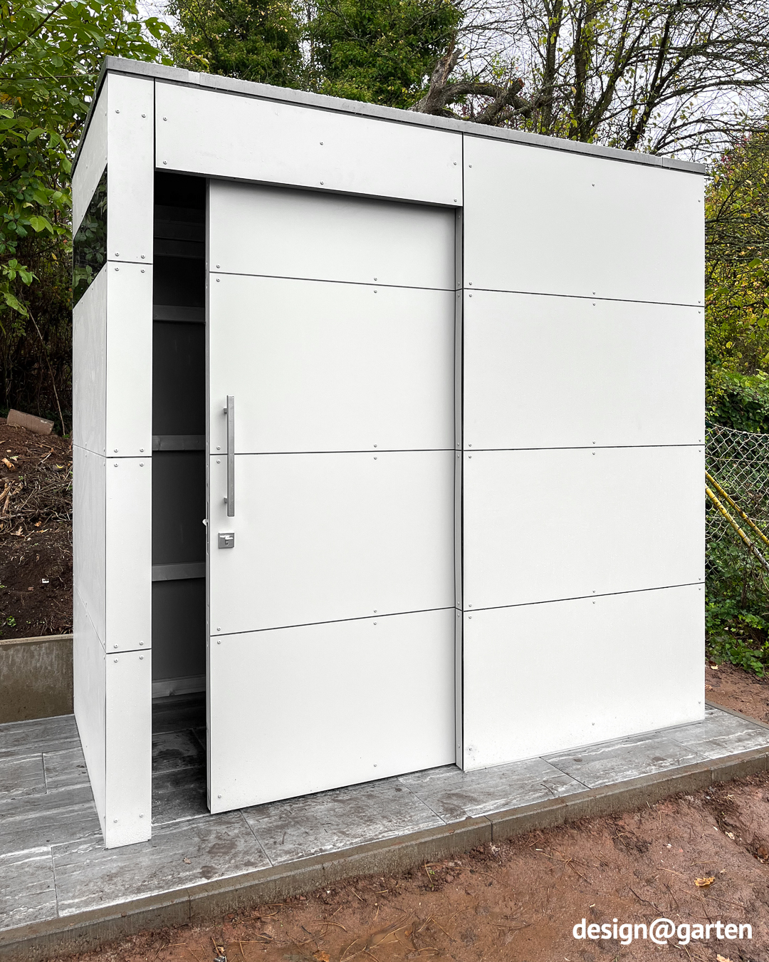 Kleines Gartenhaus aus HPL mit Flachdach 4