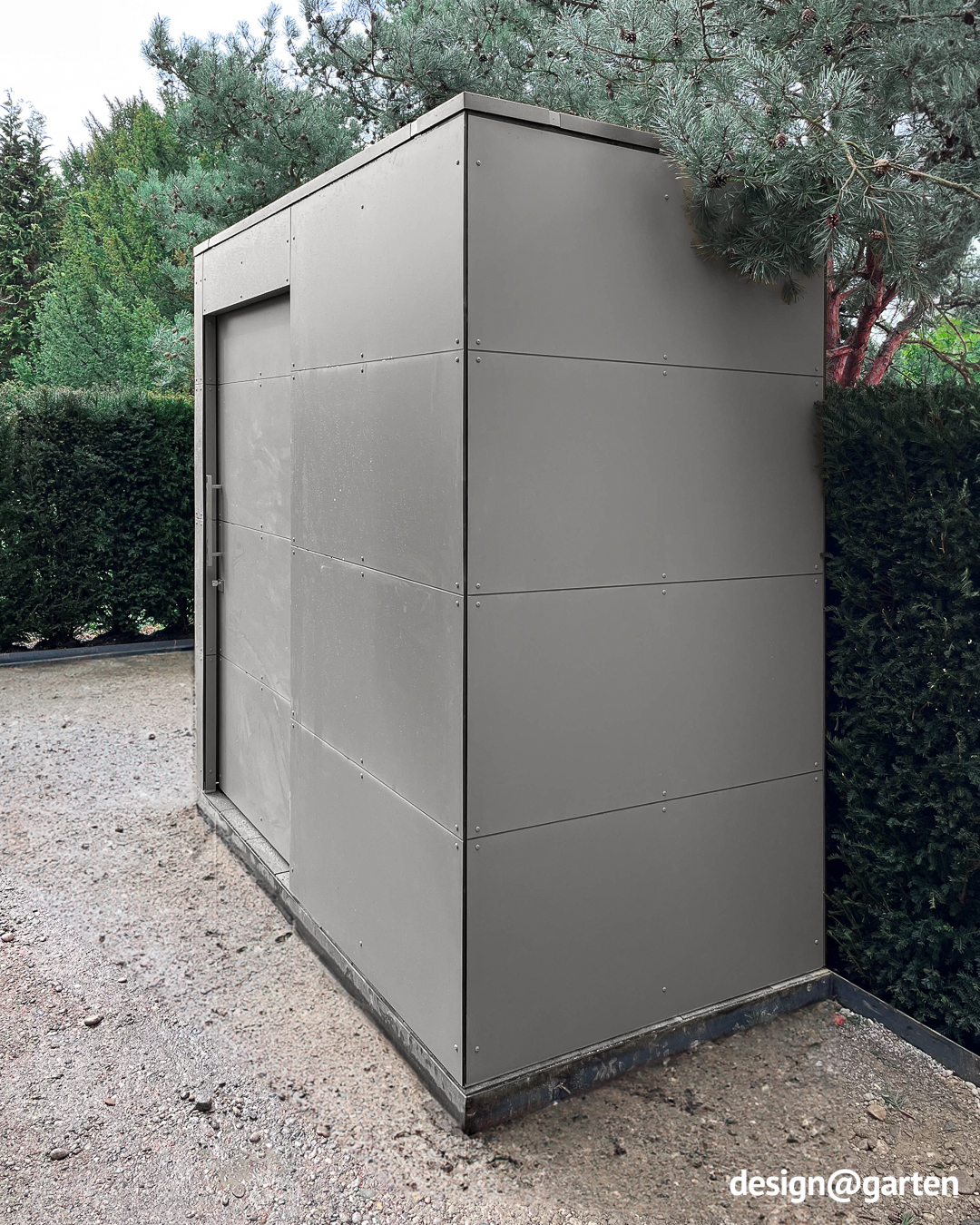 Schmales Gartenhaus aus HPL in Greige 1