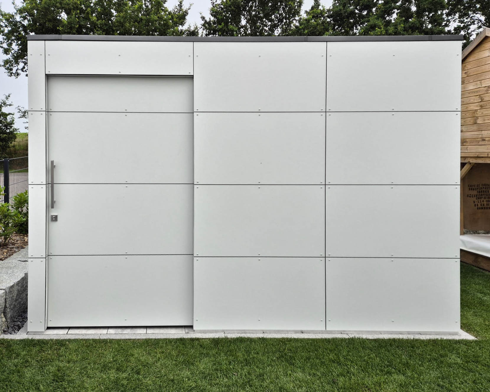Großes Gartenhaus in Pastel Grey Satin 1