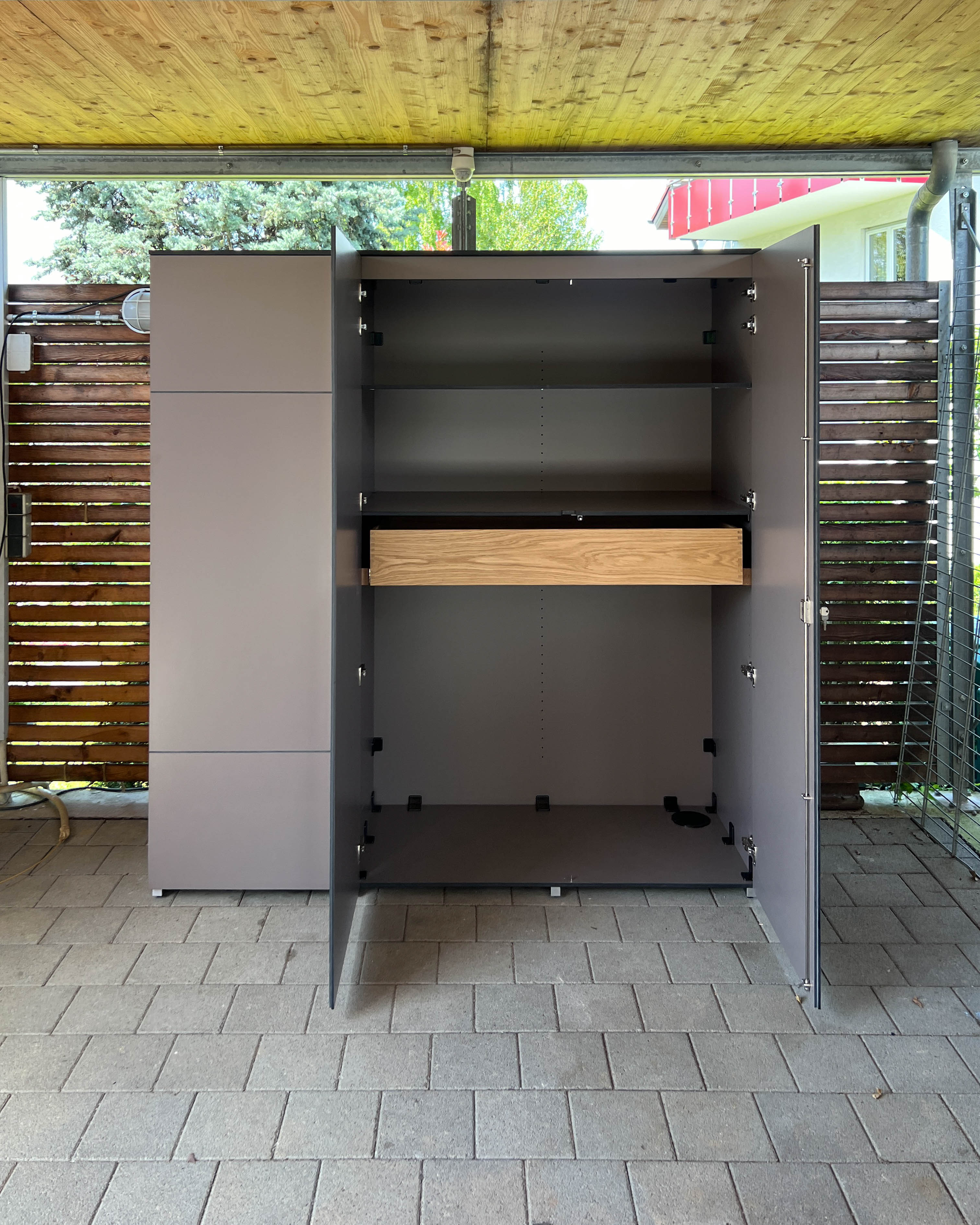 Hochschrank für die Terrasse 1