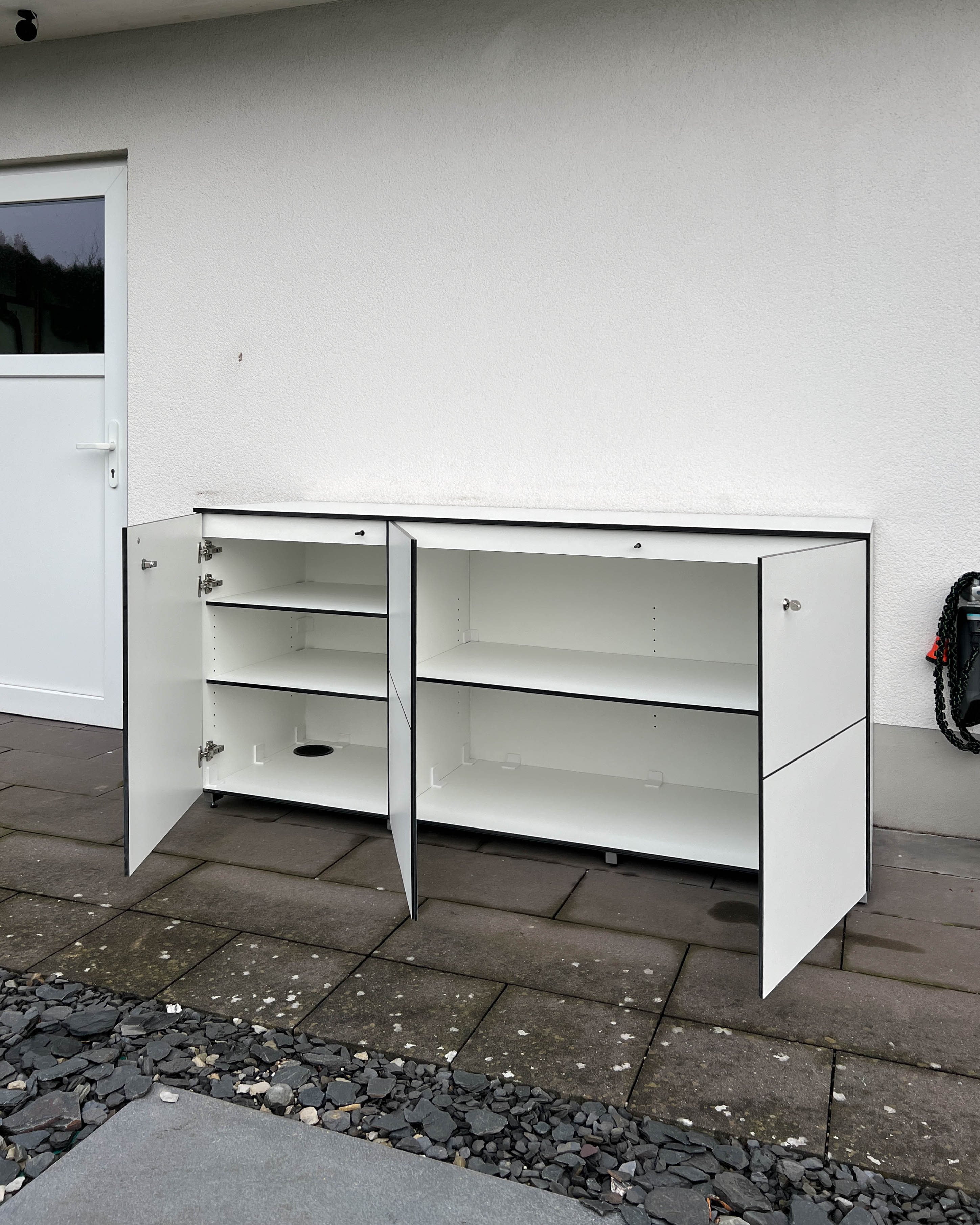 Zeitloses Sideboard 1