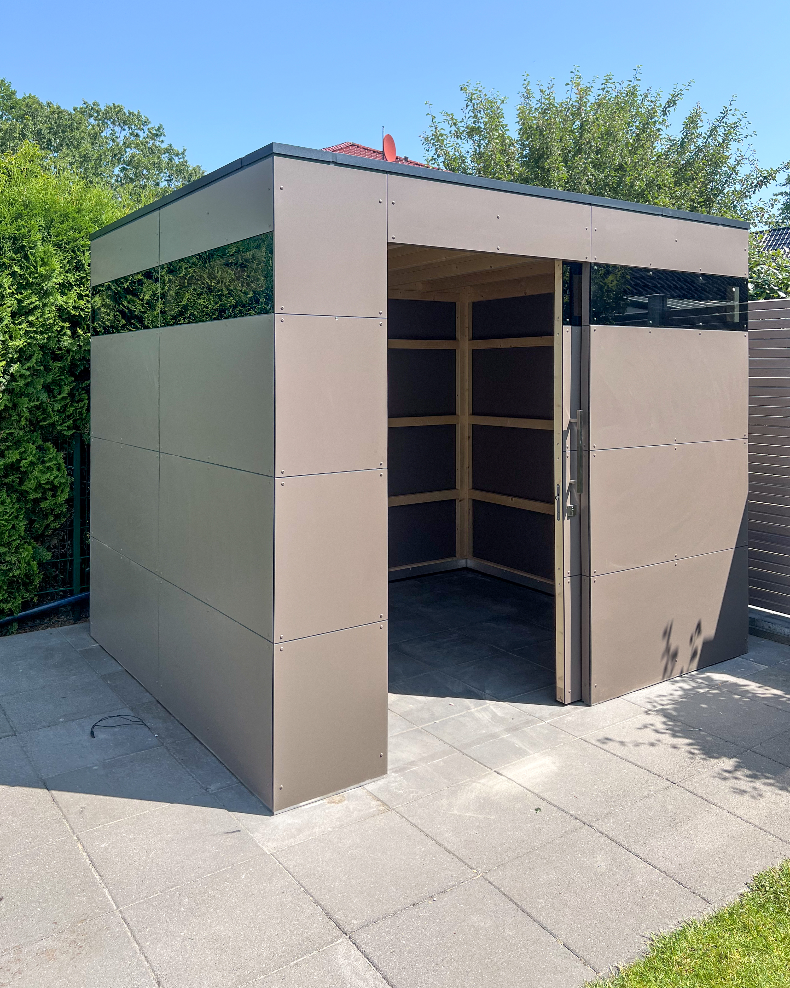 Gartenhaus mit Schiebetür und Fenstern 1