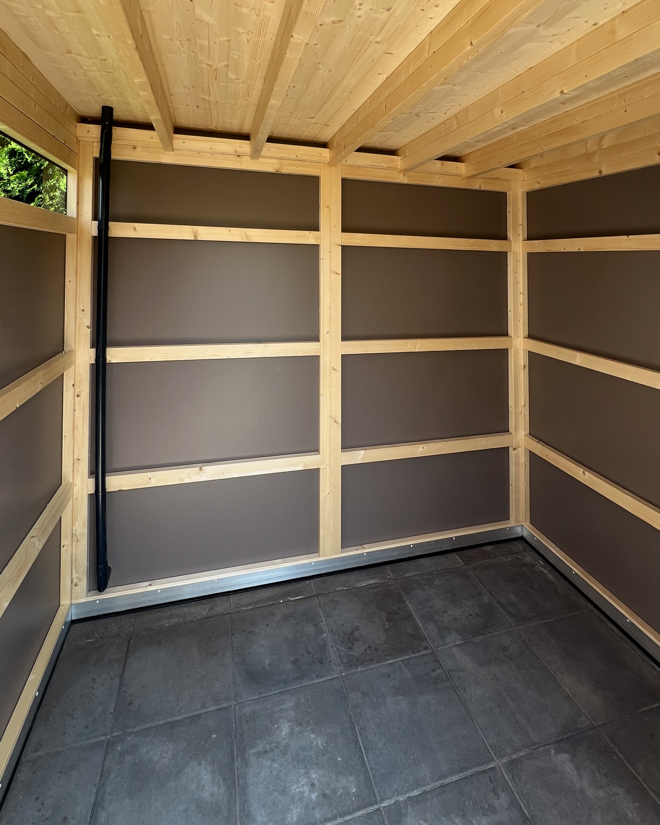 Gartenhaus mit Schiebetür und Fenstern 2