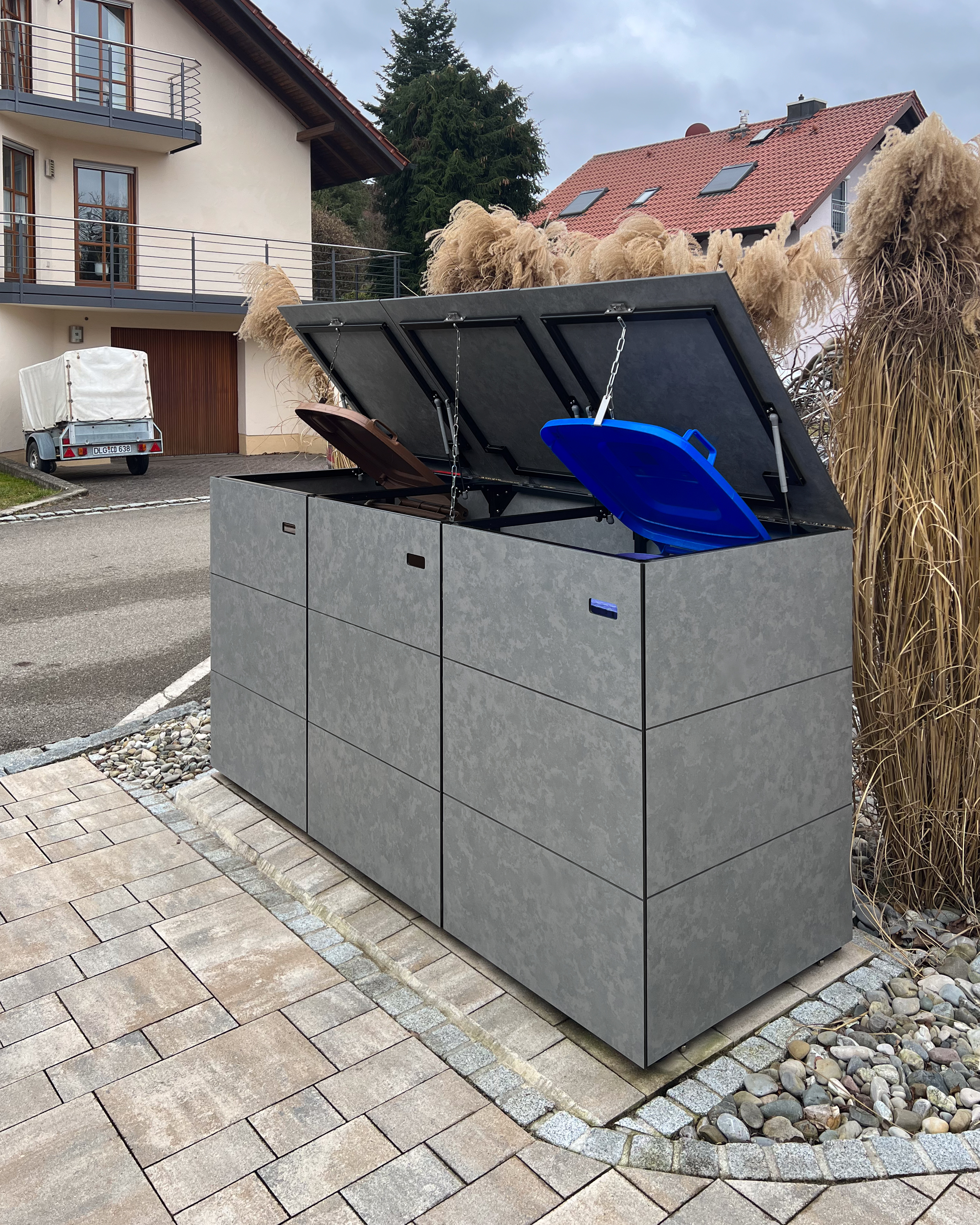 Müllhaus in der Farbe Tempered Grey 1