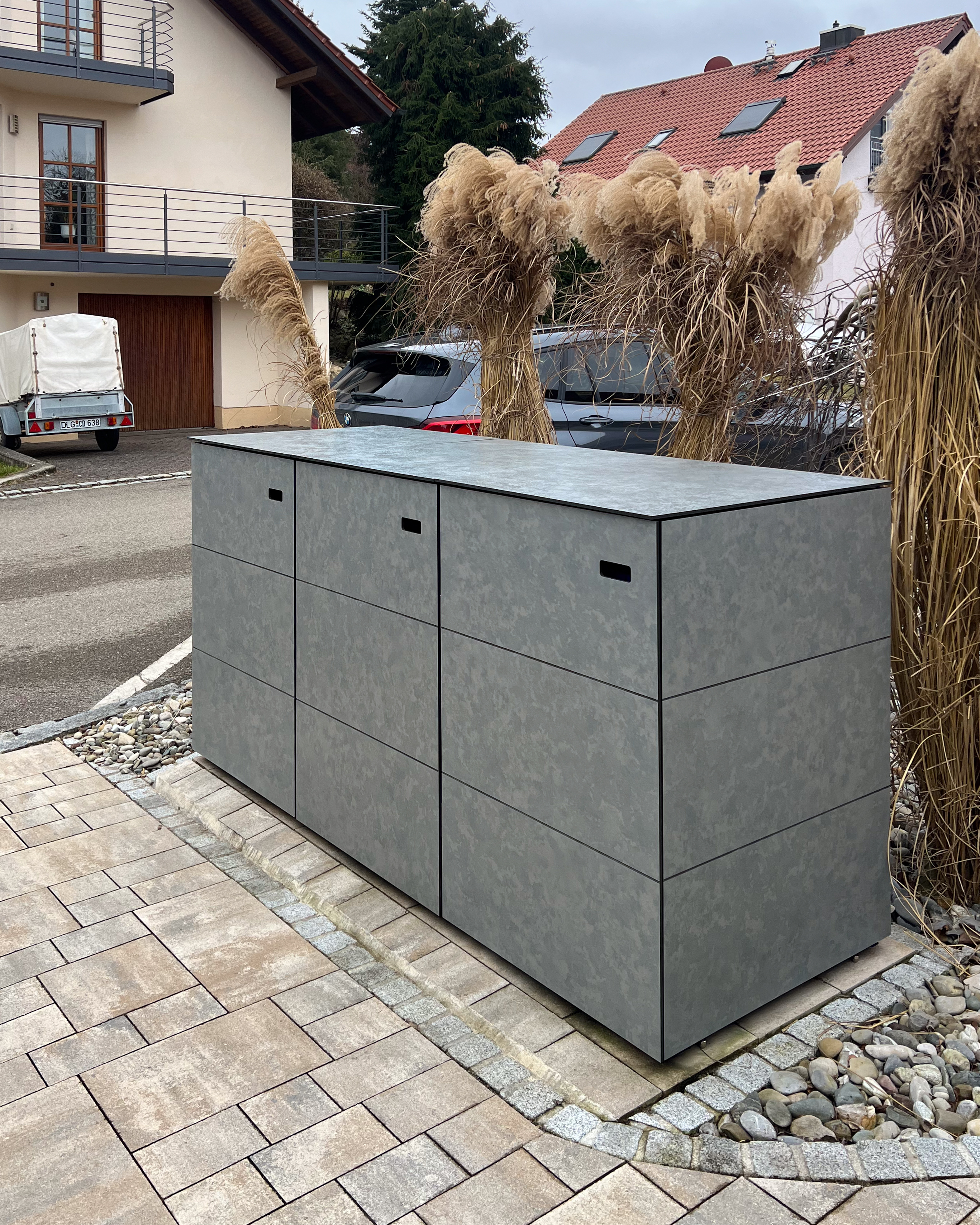 Müllhaus in der Farbe Tempered Grey 2