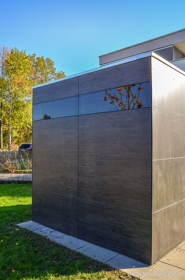 Architectural symbiosis: Cubist garden shed made of HPL as a facade echo