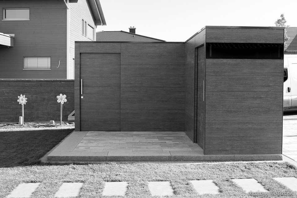 Multifunctional privacy screen: Modern corner garden shed