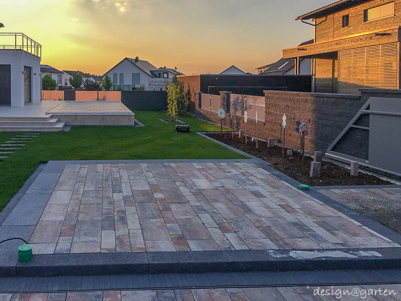 Multifunctional privacy screen: Modern corner garden shed