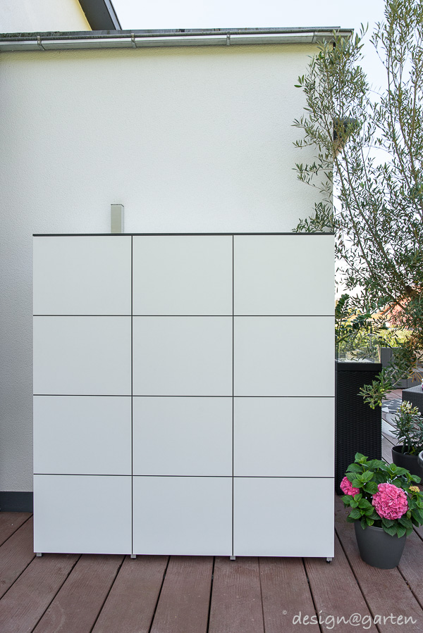 Maximising storage space: XXL garden cabinet for cushions