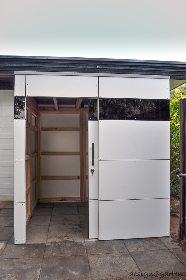 Harmonious duo: Square gazebo in a pleasant neighbourhood
