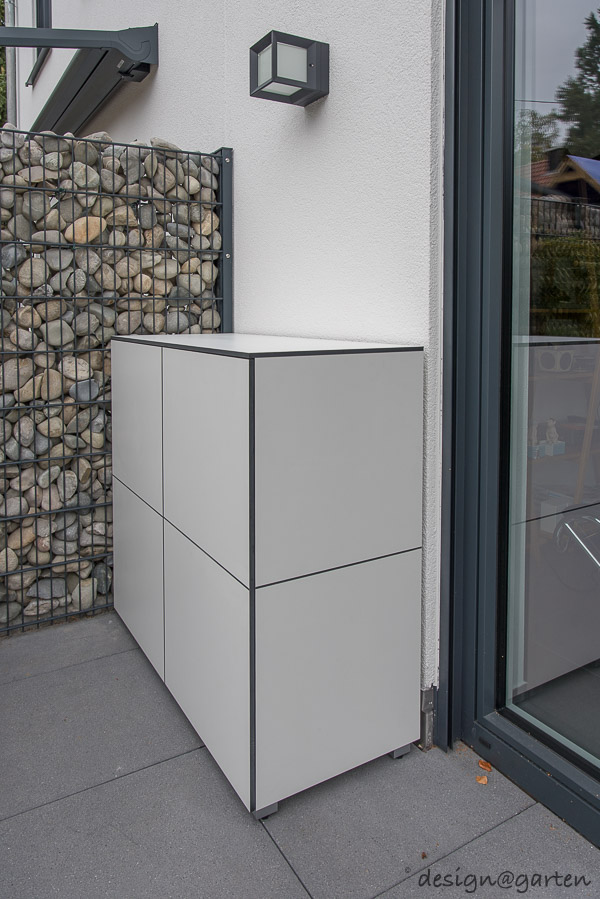 Custom-made for the terrace: functional gap filling in perfection