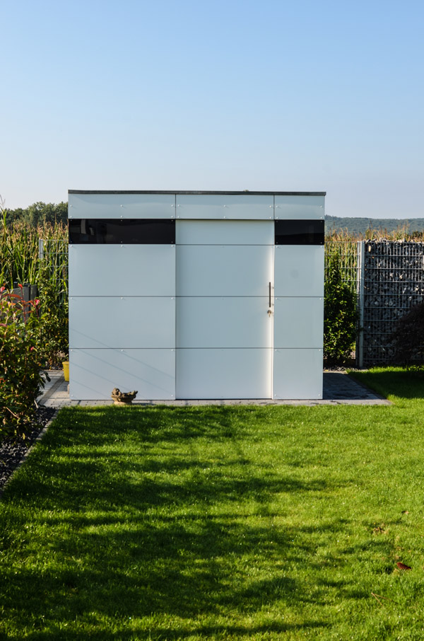 Architectural unity in Euskirchen: HPL garden shed with flat roof
