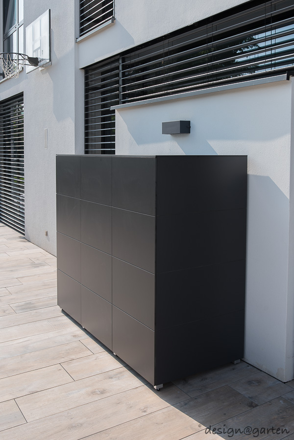Versatile storage space in Freinsheim: customised design for pool and terrace
