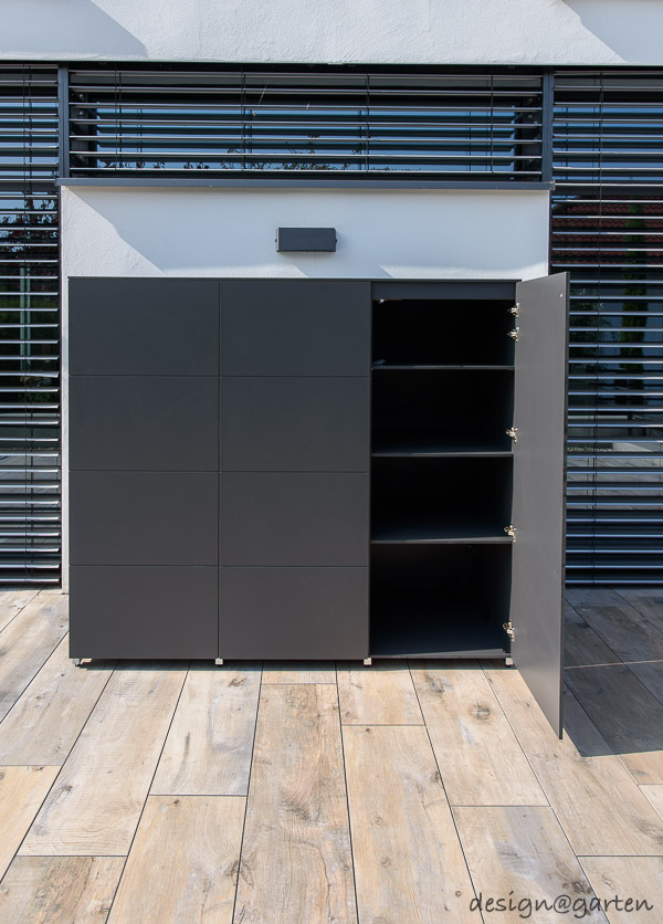 Versatile storage space in Freinsheim: customised design for pool and terrace