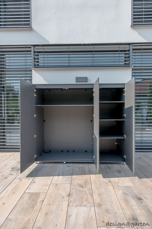 Versatile storage space in Freinsheim: customised design for pool and terrace