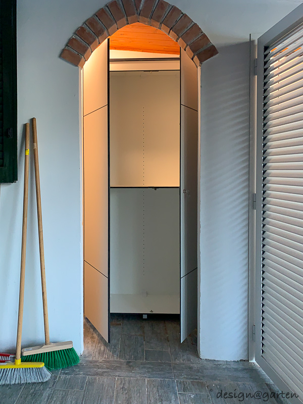Exclusive storage solution in Rome: custom-made tall cabinet combination