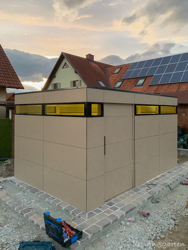 Designer garden shed with flat roof as a spacious space miracle