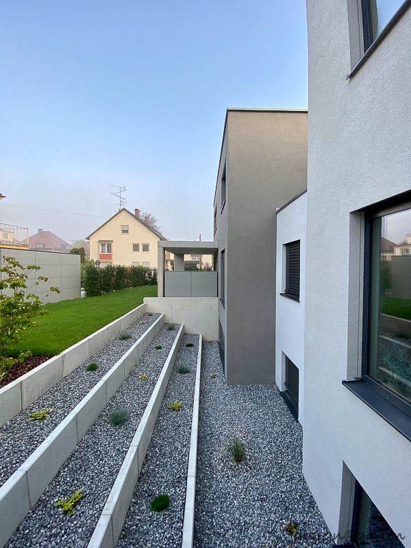 Minimalist garden shed with flat roof – architecture meets storage space