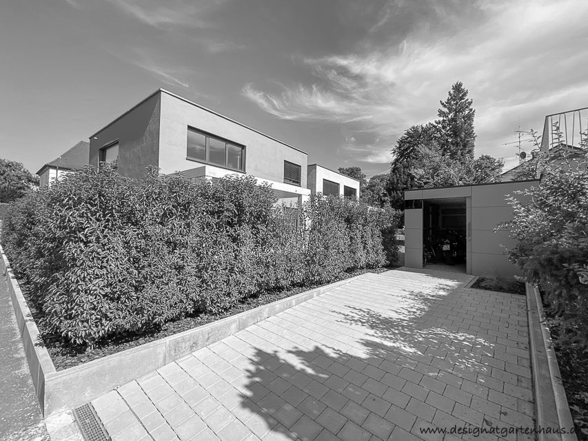 Minimalist garden shed with flat roof – architecture meets storage space