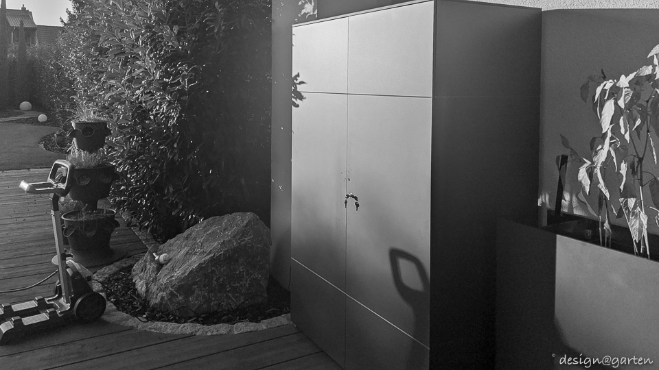 Customised tall cabinet with simple assembly system 3