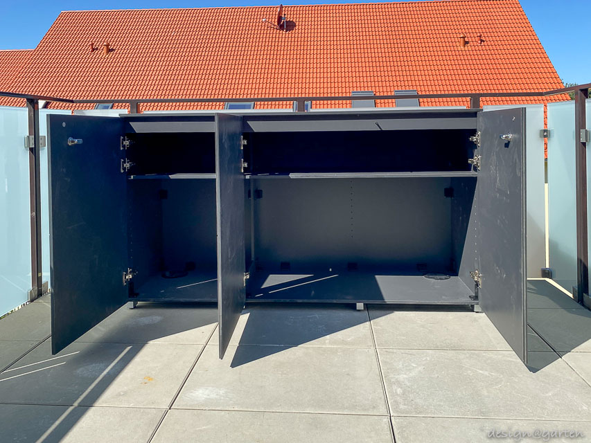 Stability and sturdiness thanks to solid construction 1